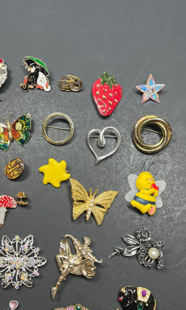 Assorted Cats Butterflies Rhinestone Squirrel Brooches & Pins Lot - Image 7