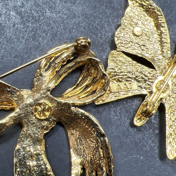 Assorted Cats Butterflies Rhinestone Squirrel Brooches & Pins Lot - Image 10