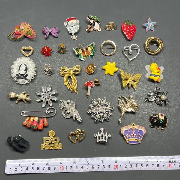 Assorted Cats Butterflies Rhinestone Squirrel Brooches & Pins Lot - Image 8