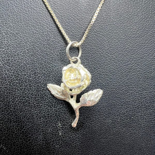 925 Sterling Silver Rose Pendant Charm Necklace 3.8g - Image 4