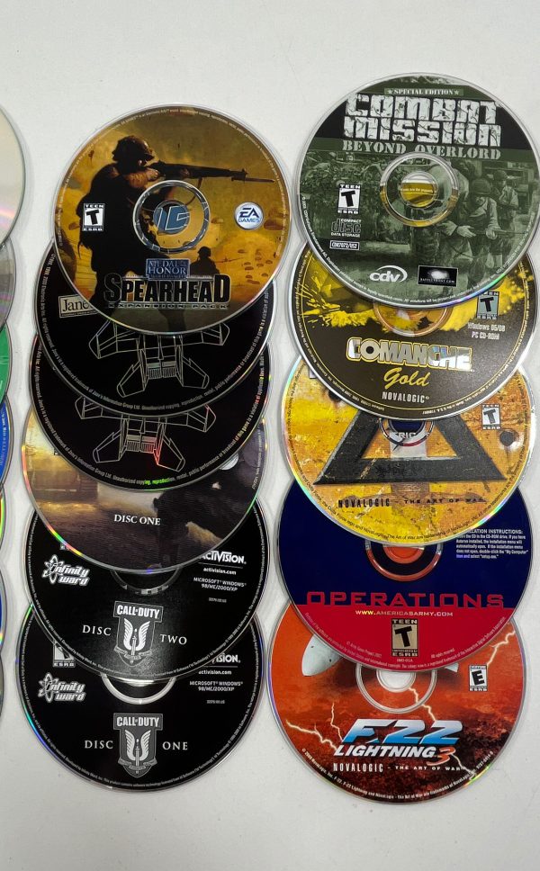 Black Travel Book of Game Discs Splinter Cell 1-3 Comanche Gold WWII Fighters - Image 3