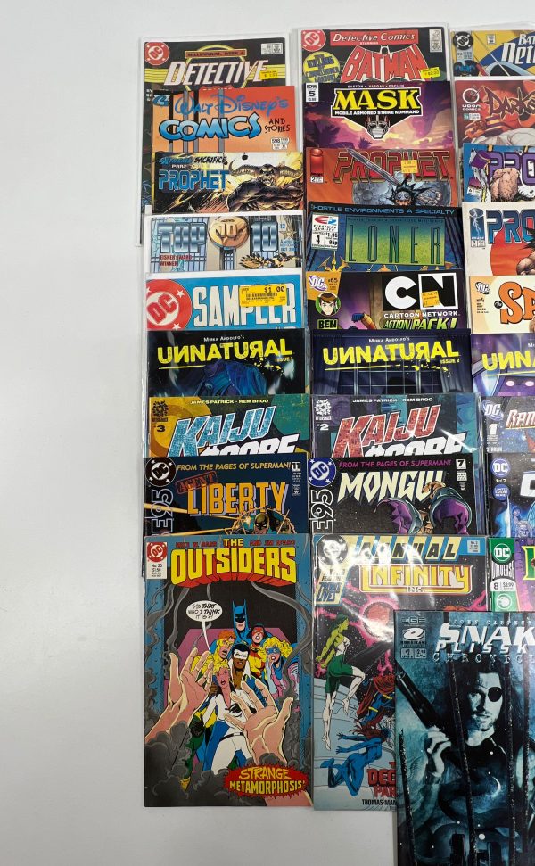Collectible DC & Others 80s-00s Comic Books Lot Outsiders Batman Detective Kaiju - Image 3